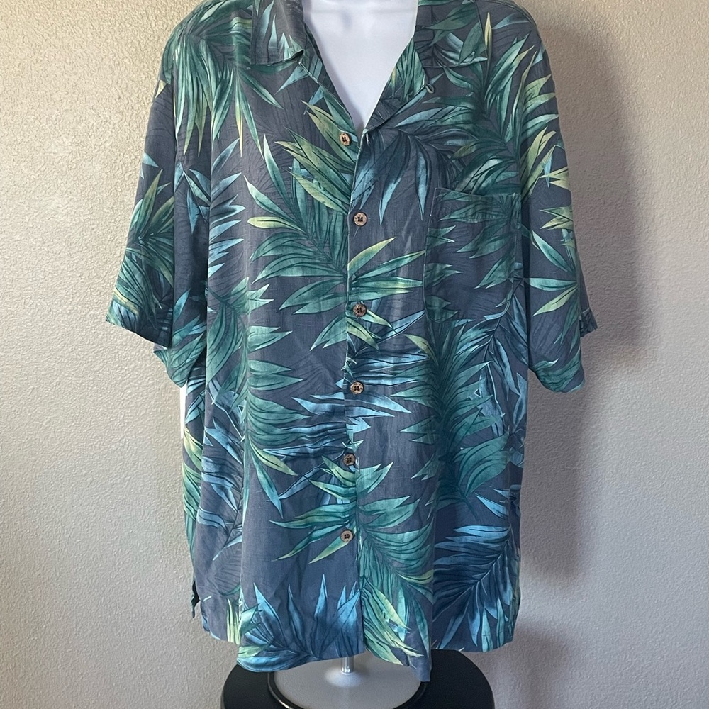 Tommy Bahama Camp Shirt Palm fronds in blues! Size large